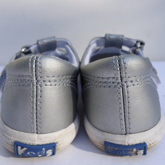 SIZE 8.KEDS DAPHNE Silver Metallic Leather Sneaker - Picture 3 of 8
